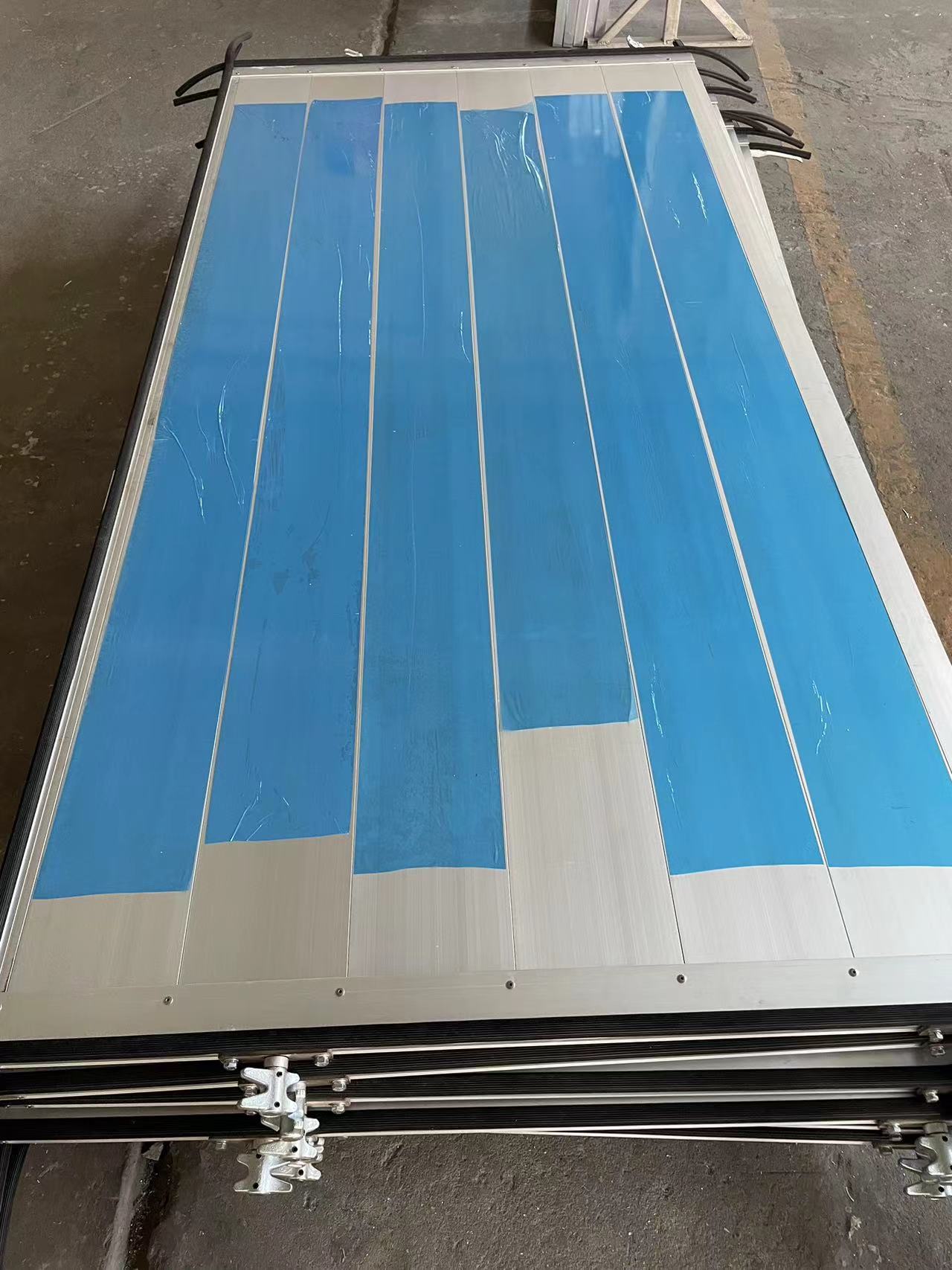 新能源鋁合金車廂后對(duì)開(kāi)門(mén)